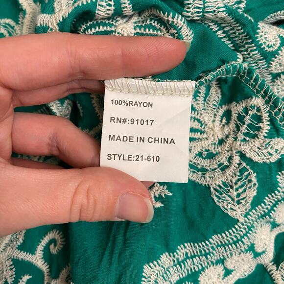 Solitaire Boho Emerald Green Embroidered Floral Cold Shoulder Top Size M Boho‎ - Picture 8 of 9